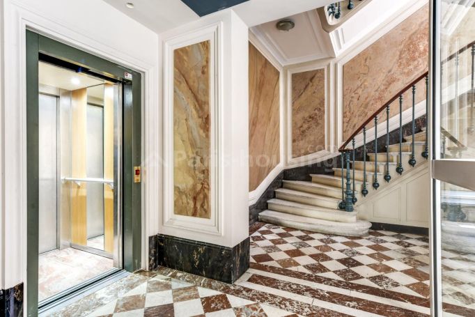 Rue de la Boetie - Paris 8ème Élysée - Saint - Philippe du Roule