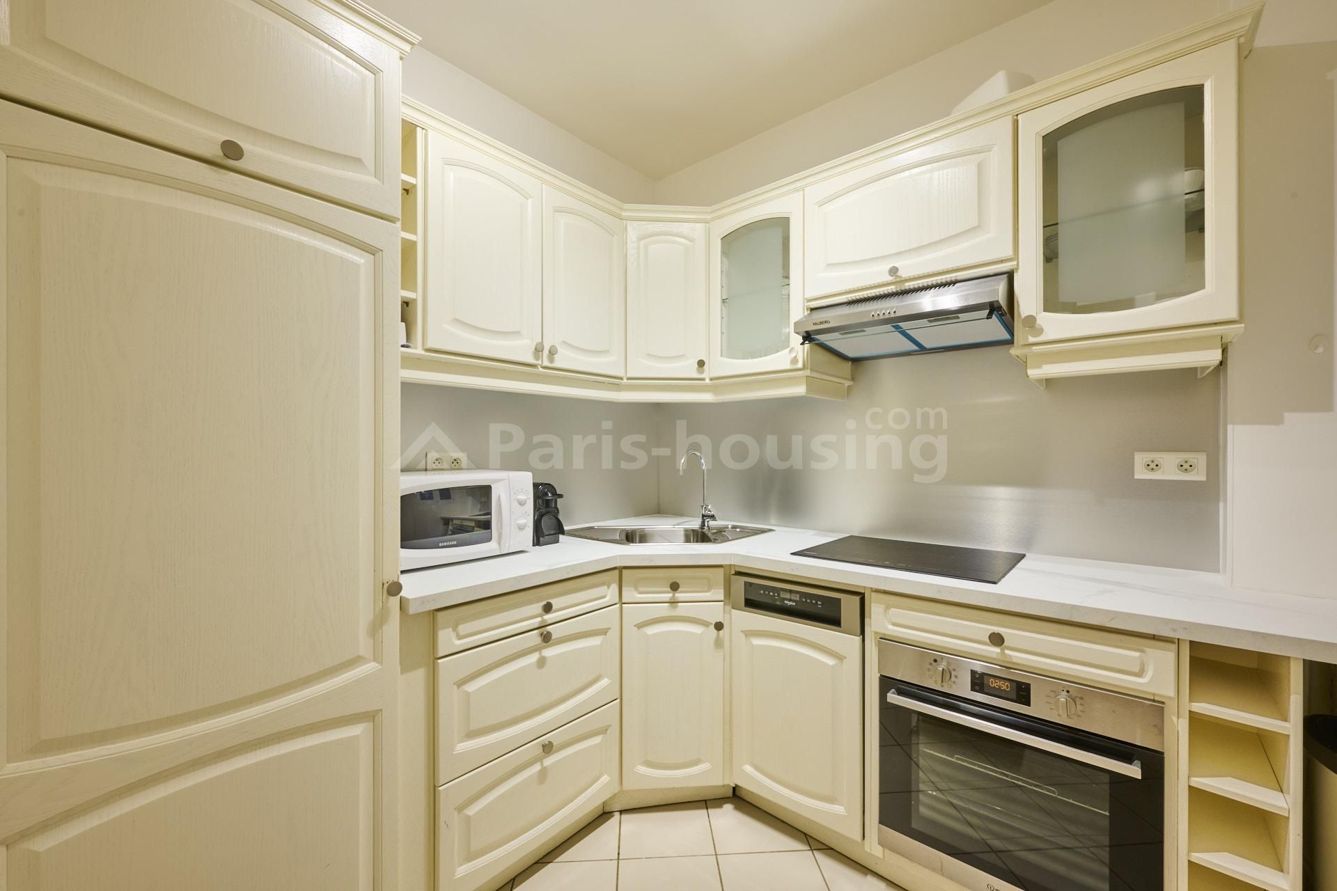 Location appartement meublé, Paris 7ème, 2 pièces, 52m2 - Ref: 140759 - Paris-housing - Image 4