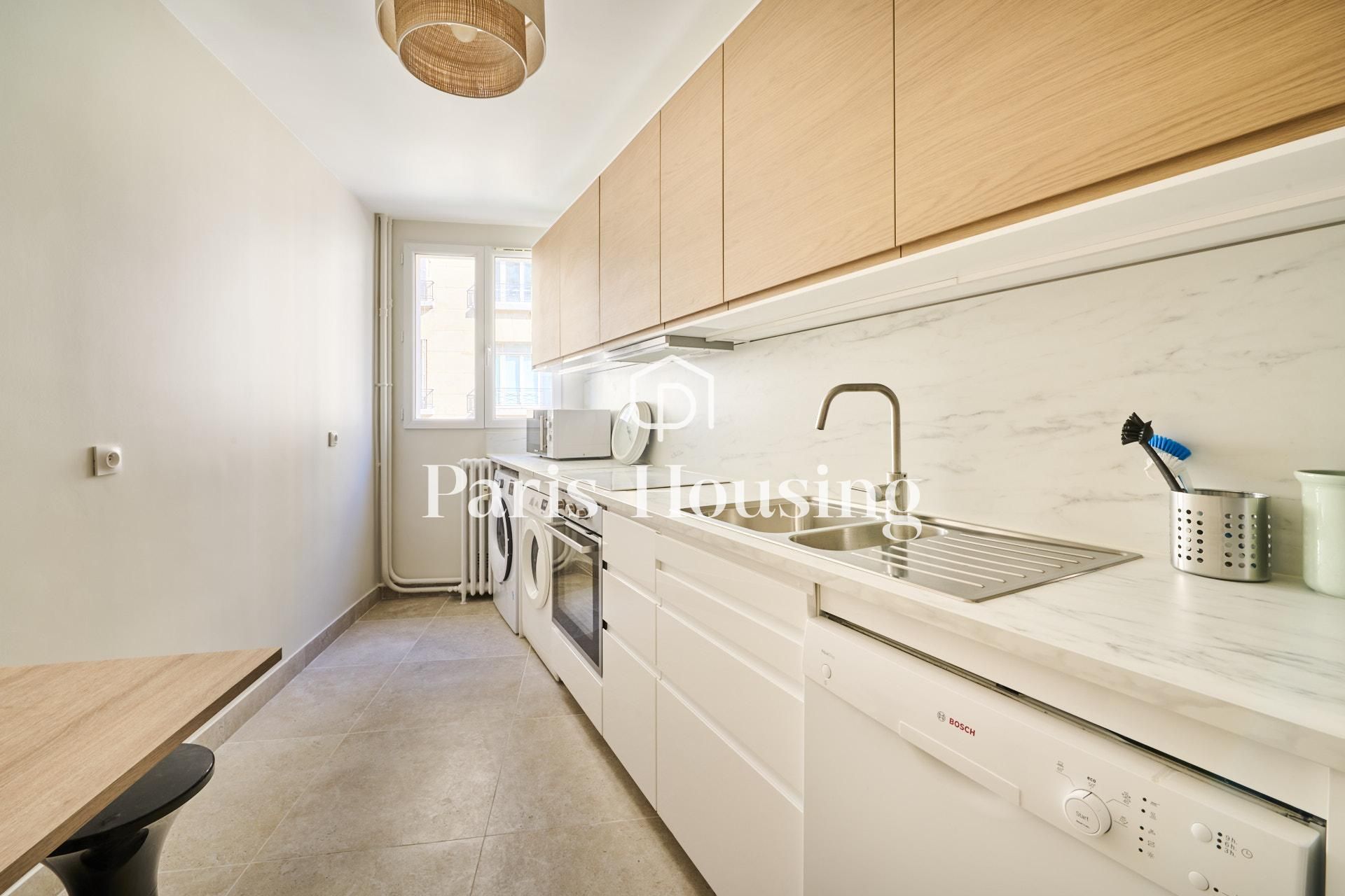 Apartment for rent furnished, Paris 7ème, 2 bedrooms, 72m2 - Ref: 140874 - Paris-housing - Image 12