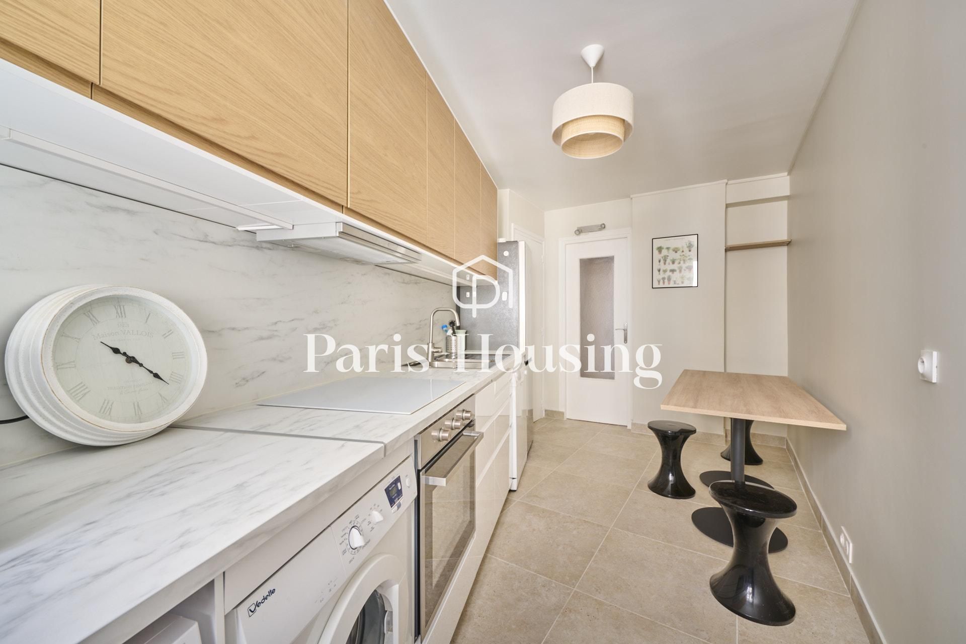Apartment for rent furnished, Paris 7ème, 2 bedrooms, 72m2 - Ref: 140874 - Paris-housing - Image 13