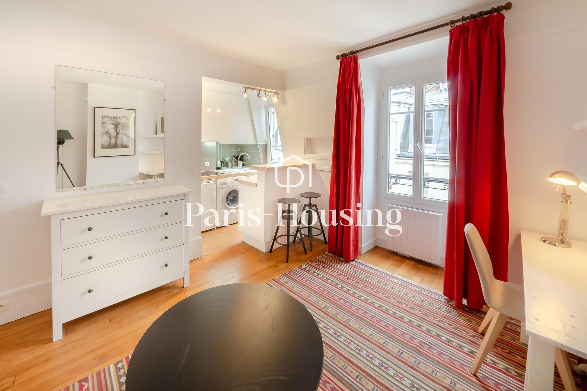 Location studio meublé, Paris 7ème, 1 pièce, 23m2 - Ref: 140894 - Paris-housing - Image 2
