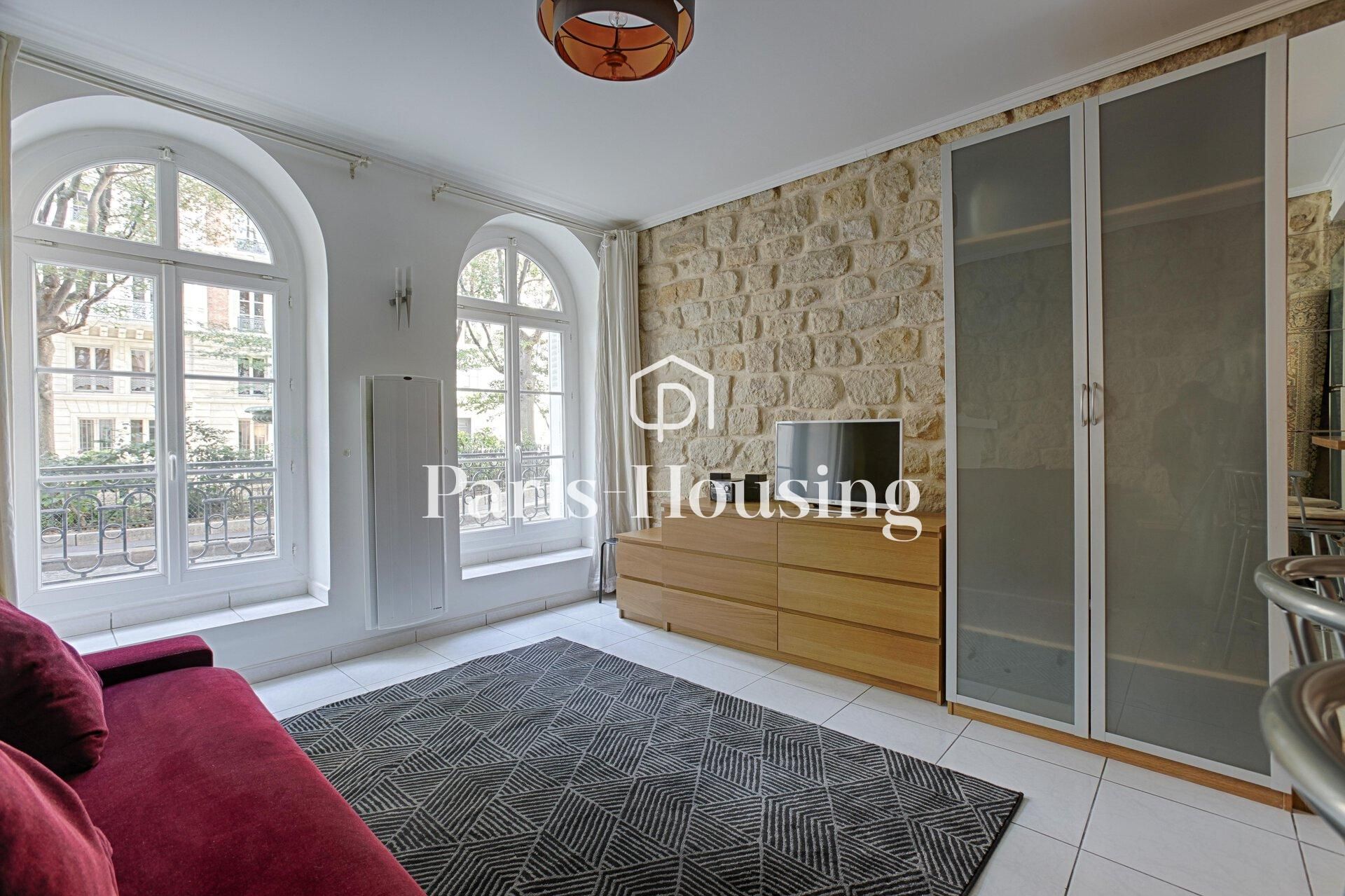 Studio for sale, Paris 9ème, room, 28.43m2 - Ref: 180230 - Paris-housing - Image 2