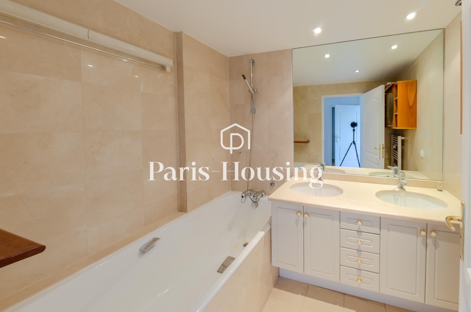 Apartment for rent unfurnished, Paris 16ème, 1 bedroom, 52.6m2 - Ref: 190303 - Paris-housing - Image 9