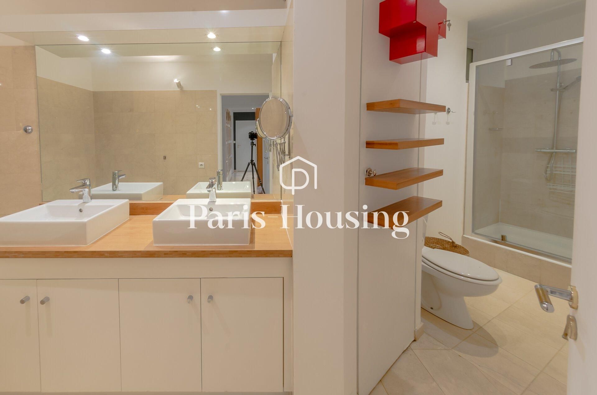 Apartment for rent furnished, Paris 8ème, 3 bedrooms, 136.7m2 - Ref: 200313 - Paris-housing - Image 12