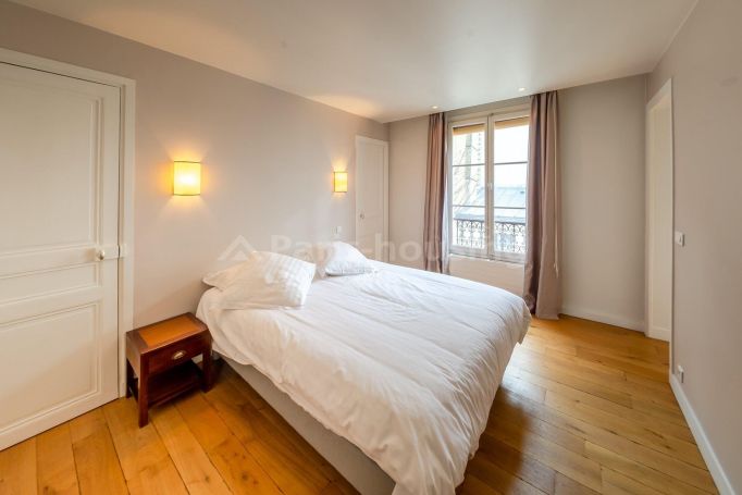 Rue de Verneuil - Paris 7ème Palais-Bourbon - Saint - Thomas d'Aquin