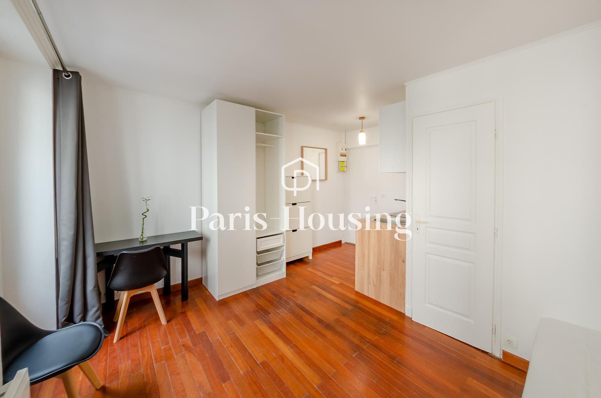 Location studio meublé, Paris 14ème, 1 pièce, 18.67m2 - Ref: 200335 - Paris-housing - Image 2