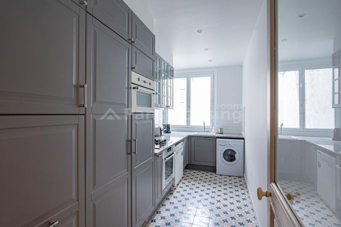 Rue de l'Université - Paris 7ème Palais-Bourbon - Invalides