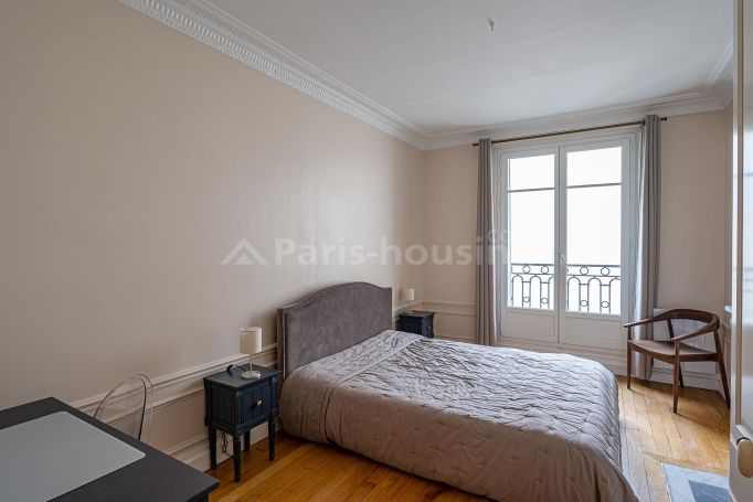 Rue de l'Université - Paris 7ème Palais-Bourbon - Invalides