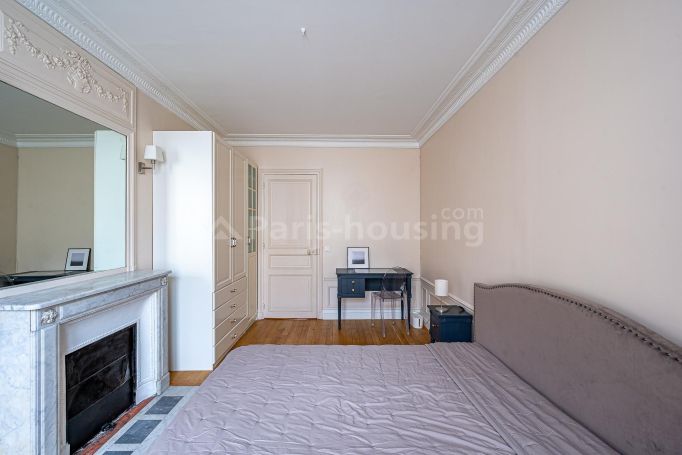 Rue de l'Université - Paris 7ème Palais-Bourbon - Invalides