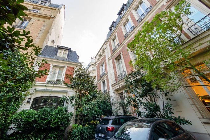 Rue de Marignan - Paris 8ème Élysée - Triangle d'Or