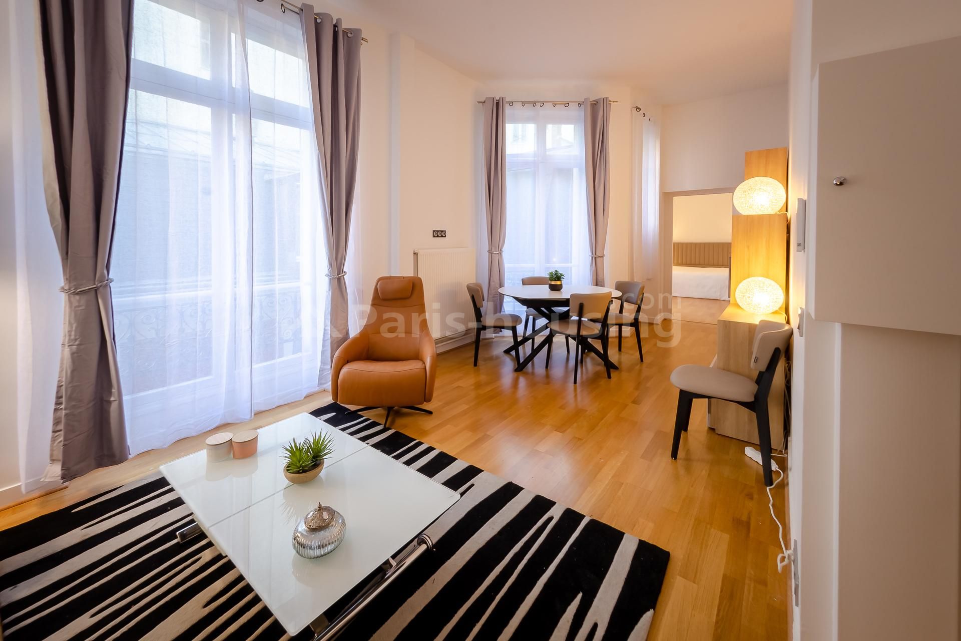 Location appartement meublé, Paris 8ème, 2 pièces, 56.41m2 - Ref: 210395 - Paris-housing - Image 2