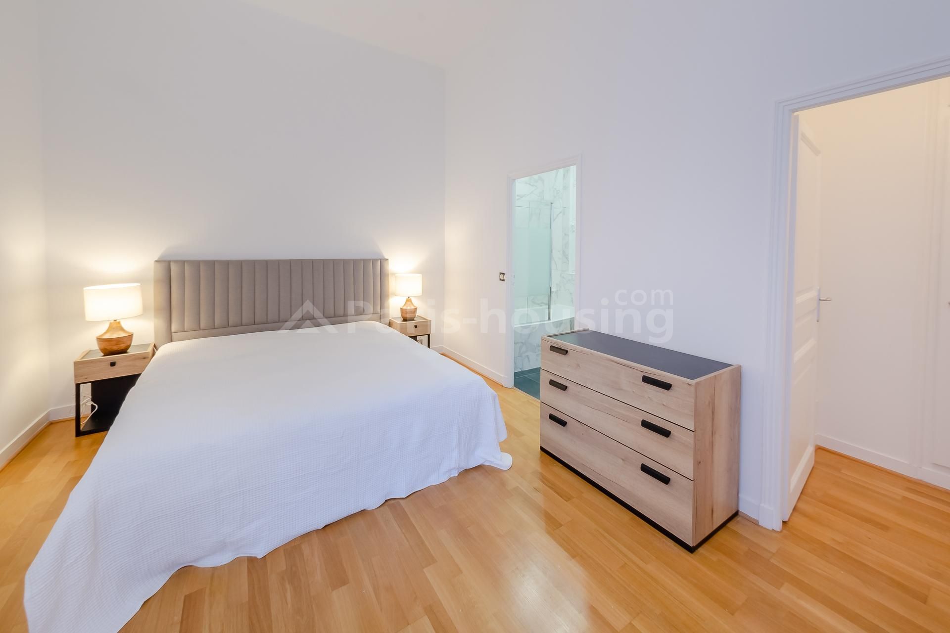 Location appartement meublé, Paris 8ème, 2 pièces, 56.41m2 - Ref: 210395 - Paris-housing - Image 5