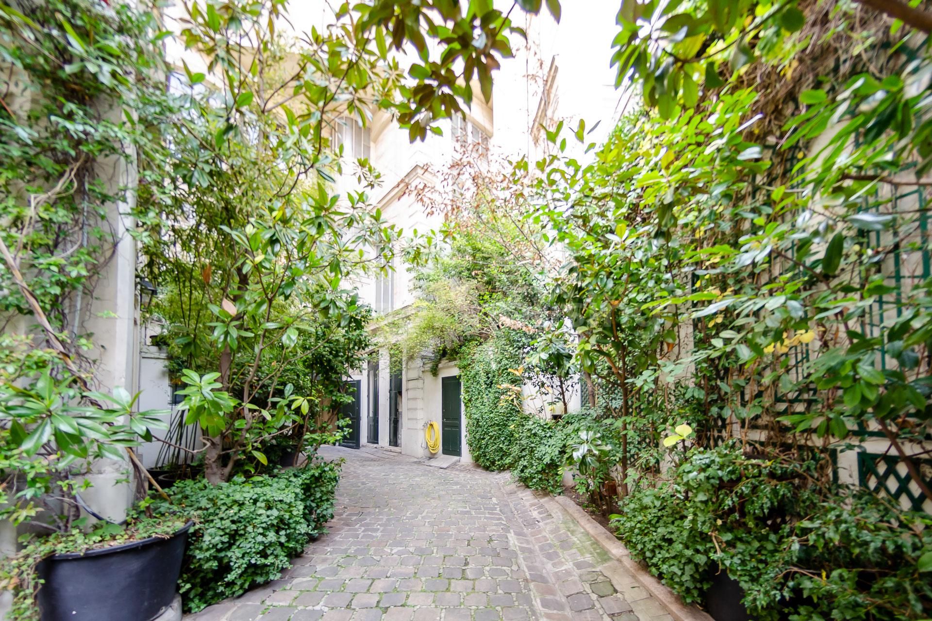 Location appartement meublé, Paris 8ème, 2 pièces, 56.41m2 - Ref: 210395 - Paris-housing - Image 7