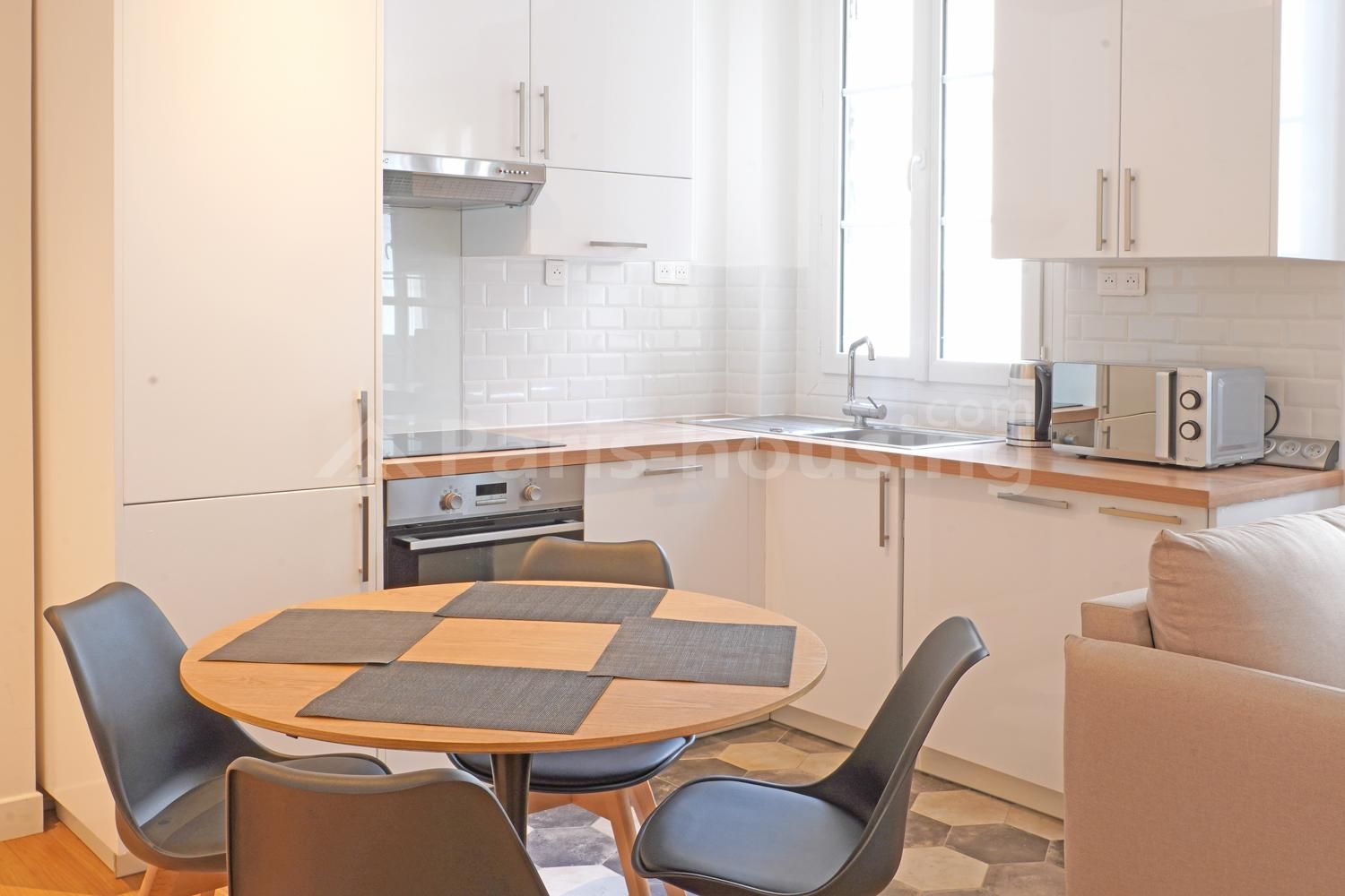 Location appartement meublé, Paris 10ème, 2 pièces, 40.7m2 - Ref: 240487 - Paris-housing - Image 2