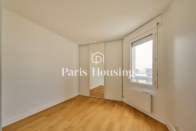 Type: Apartment for rent status: unfurnished, Courbevoie, 3 bedrooms, 110.56 m² living area