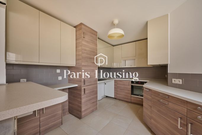 Type: Apartment for rent status: unfurnished, Courbevoie, 3 bedrooms, 110.56 m² living area