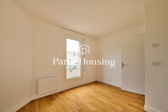 Type: Apartment for rent status: unfurnished, Courbevoie, 3 bedrooms, 110.56 m² living area