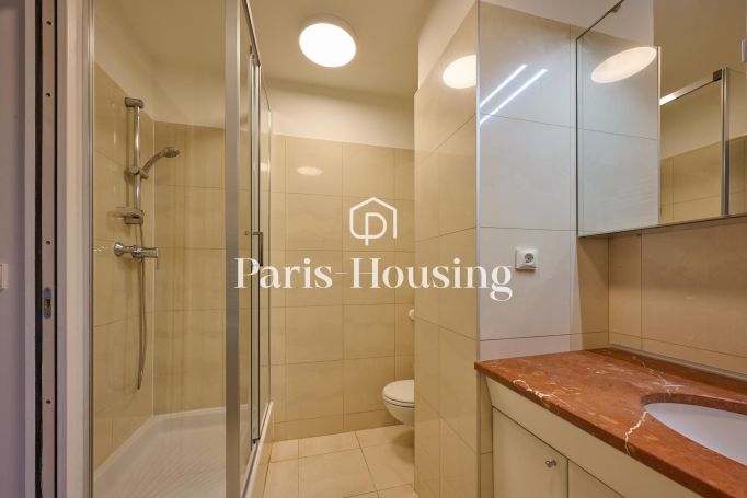 Type: Apartment for rent status: unfurnished, Courbevoie, 3 bedrooms, 110.56 m² living area