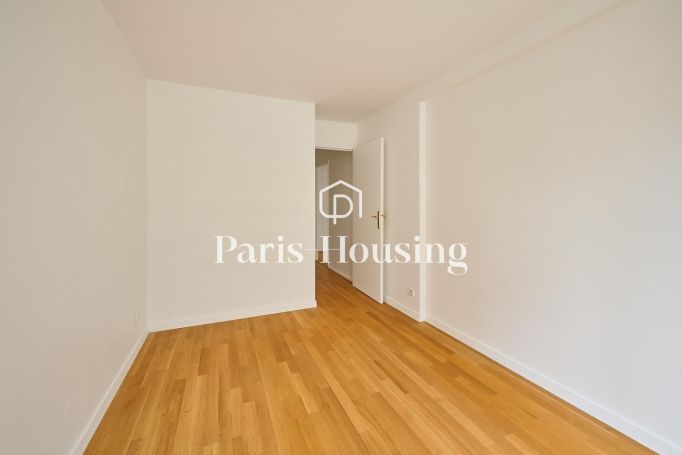 Type: Apartment for rent status: unfurnished, Paris 15ème, 2 bedrooms, 68.75 m² living area