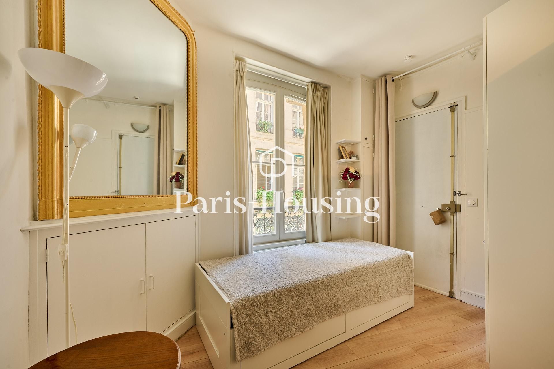 Location studio meublé, Paris 1er, 1 pièce, 13.69m2 - Ref: 260554 - Paris-housing - Image 2