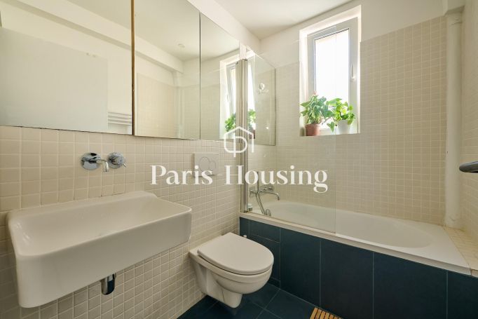 Type: Apartment for rent status: furnished, Paris 11ème, 2 bedrooms, 71.18 m² living area