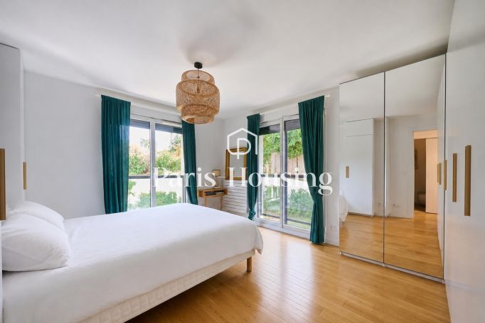 Type: Apartment for rent status: furnished, Garches, 3 bedrooms, 122.8 m² living area