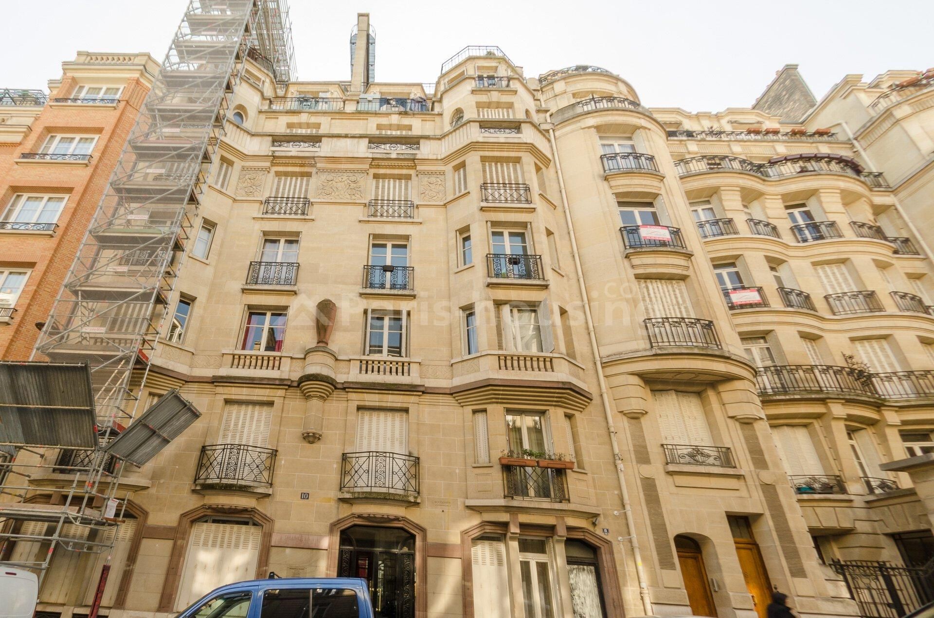 22 24 Rue Quentin Bauchart 75008 Paris Location Studio Paris 75008 - 1 250 € par mois - Réf 140669