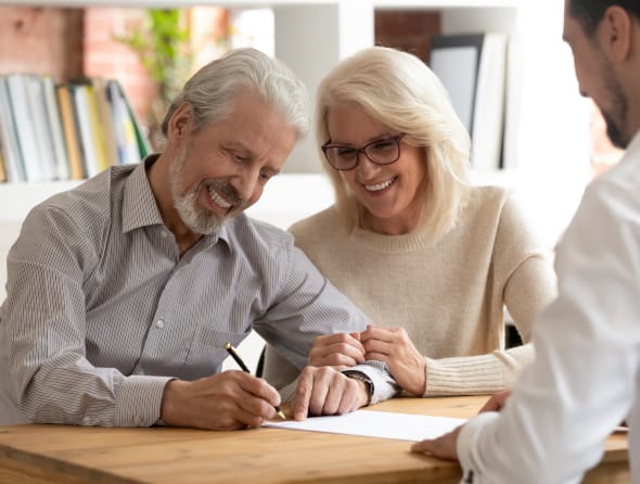Vendre - Acte de vente signé par un couple et un agent