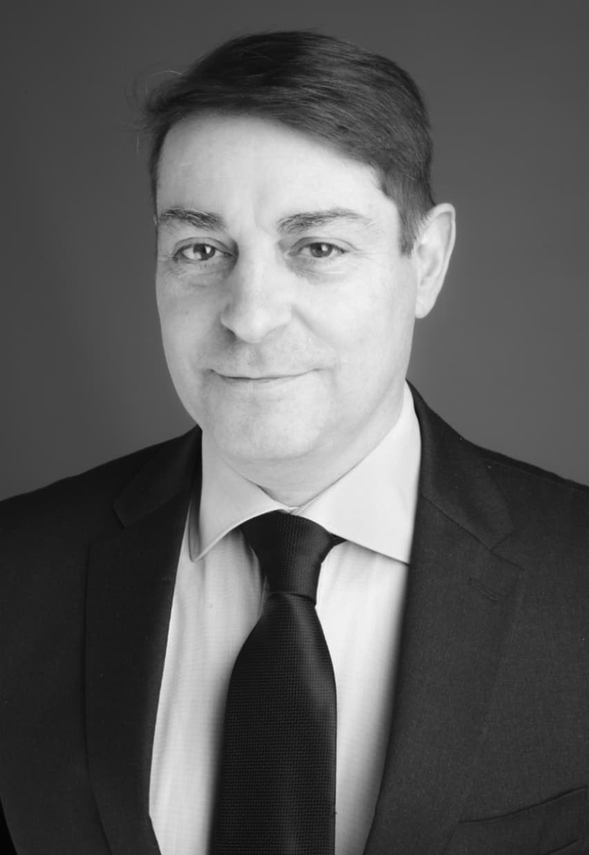 Photography of Frédéric Dupont sales and lettings consultant at Paris housing