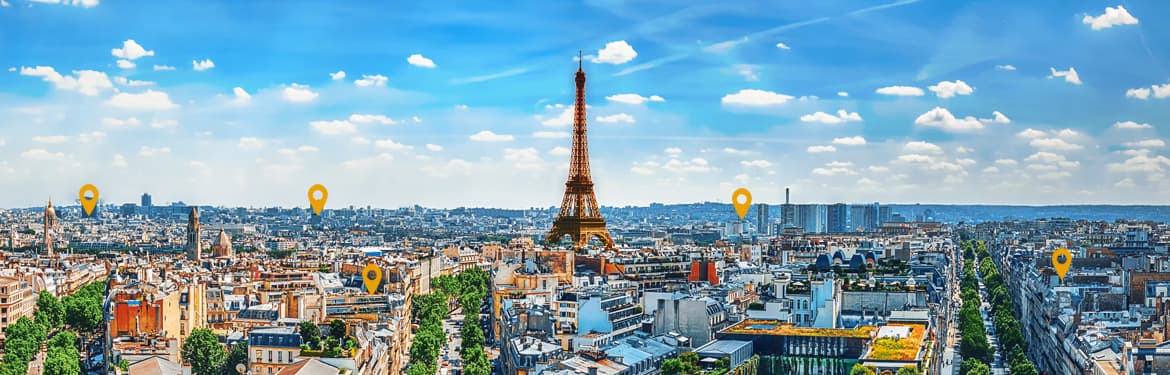 Vue panoramique de Paris indiquant par des marques orange des biens immobiliers à louer ou à vendre.